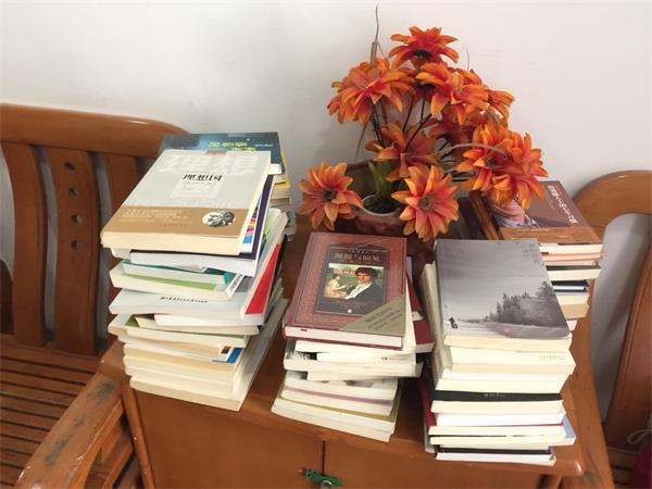 我院2018届毕业生向“明灯书屋”捐赠图书