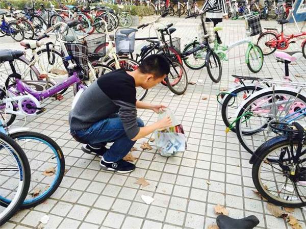 新闻学院开展“爱我南财,卫我南财”活动