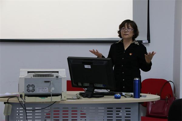 新闻学院举办“教师党员示范课”