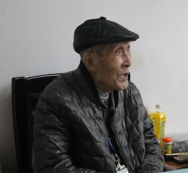 新闻学院组织学生探望大屠杀幸存者夏瑞荣老人