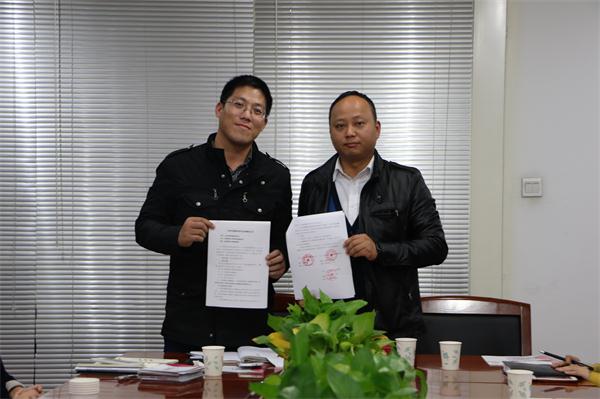 新闻学院组织新生参观企业